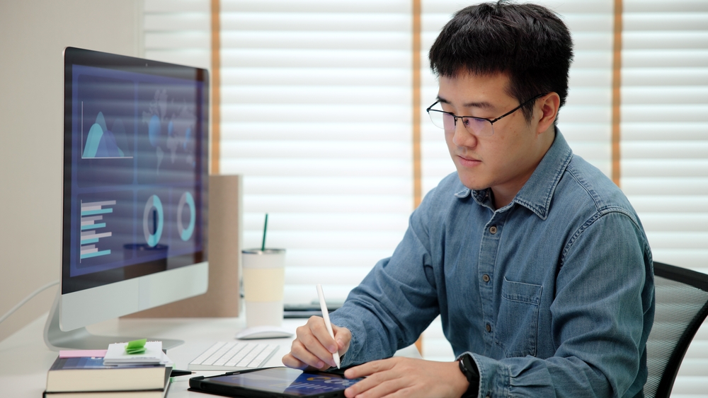 Designed and delivered a hybrid HPC–cloud analytics system that processed social data 1000× faster while reducing infrastructure costs by 82%, enabling a fast-scaling startup to validate product-market fit and reach production in six months.